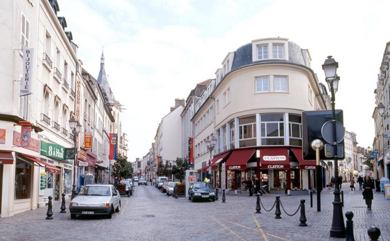 'La Pointe', carrefour de la rue Saint-Aspais et de la rue René-Pouteau (ancienne rue de la Juiverie), aujourd'hui occupé par un immeuble de la Reconstruction.