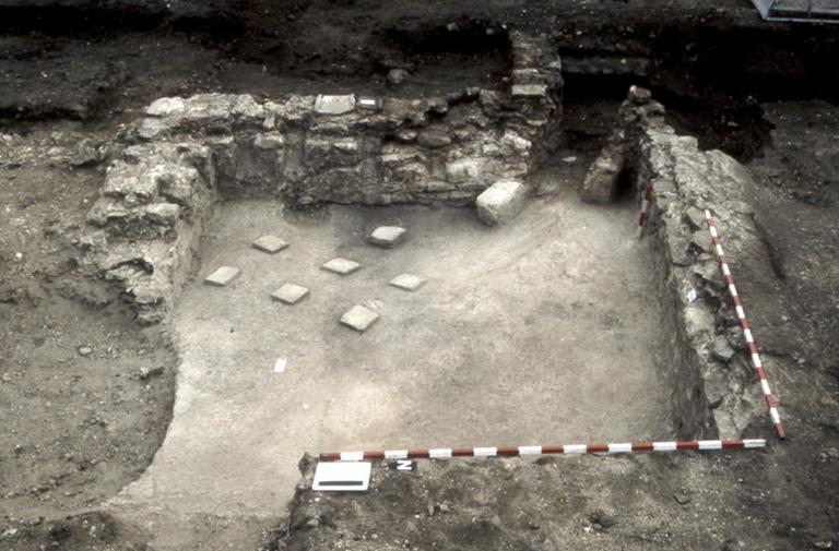 Fouilles archéologiques au 17, avenue Thiers : pillettes d'hypocauste.