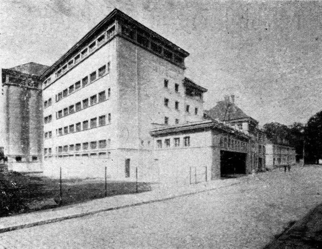 Vue général du bâtiment des machines (rue du Château).