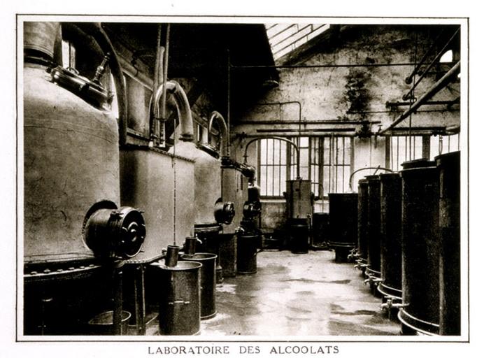 Laboratoire des alcoolats. Plaquette éditée par les Laboratoires galéniques Vernin vers 1930, p. 7.
