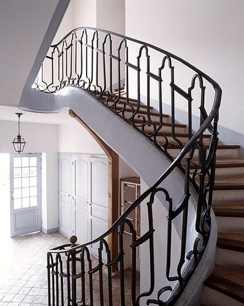 vue de l'escalier de belles proportions