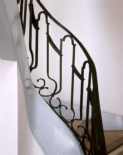 détail des balustres en ferronnerie de l'escalier