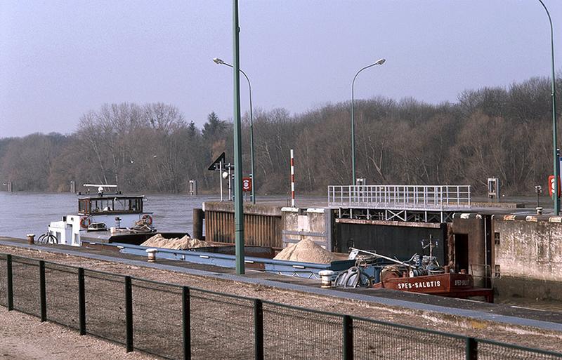 la péniche 'Spes salutis' et l'écluse
