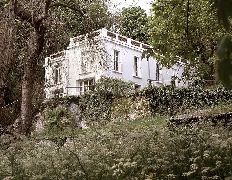 vue d'ensemble de l'ancienne centrale thermique,18 quai de l'Ecluse, transformée en maison