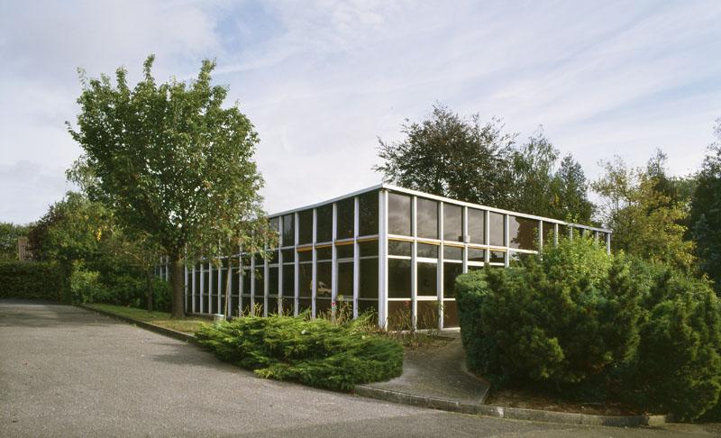 petit immeuble de salles de cours datant des années soixante