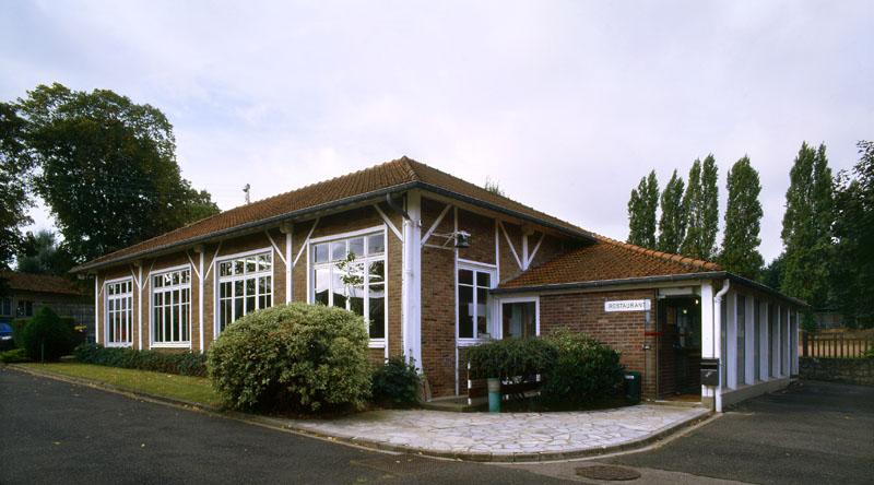 ancienne salle de cours transformée en réfectoire
