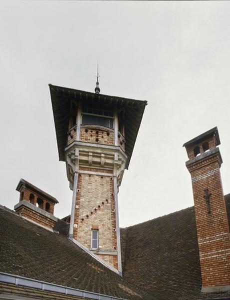 le belvédère vue en contre-plongée depuis une terrasse de la façade sud