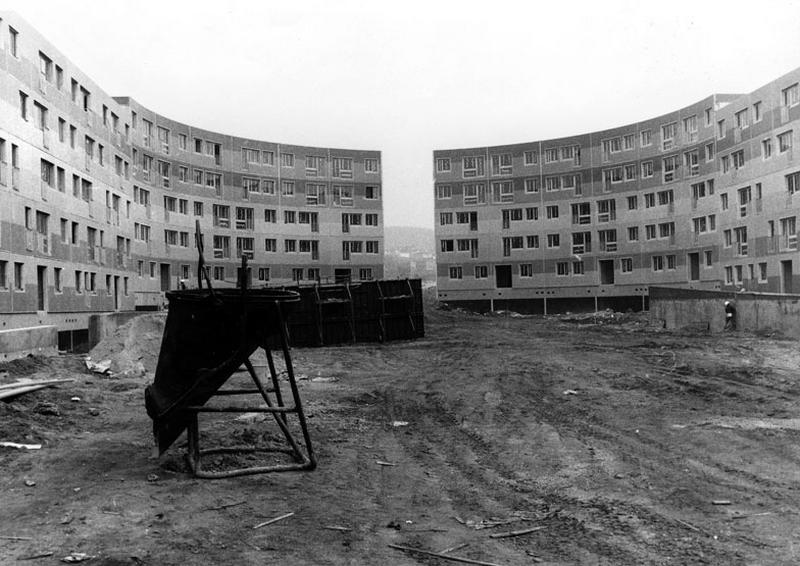 Vue du chantier prise le 17 avril 1973, au niveau de la future place de l'Hippodrome.