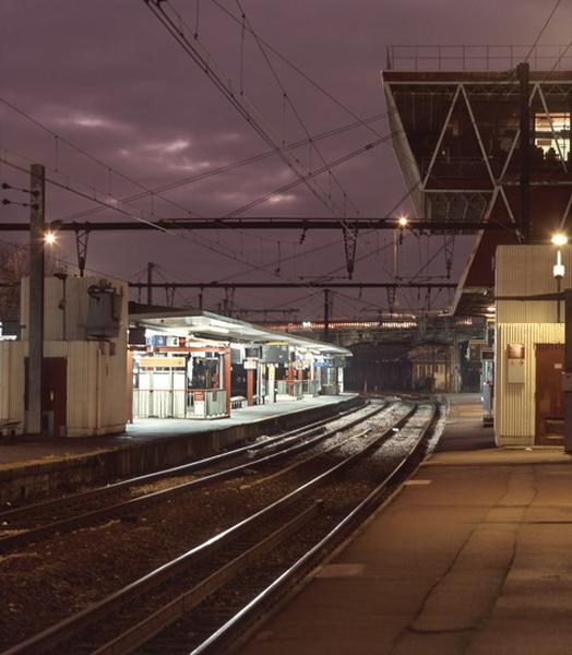 La gare et ses voies ferrées : la gare voyageurs côté réseau P.L.M.