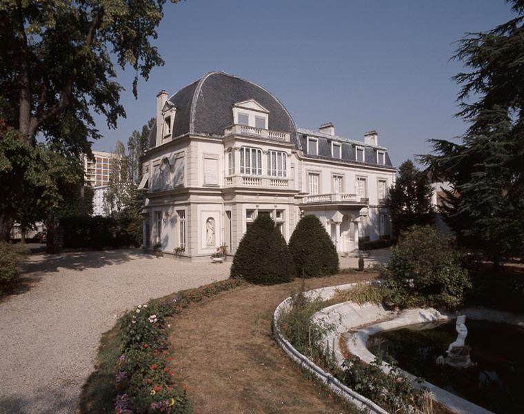 Façade côté parc.