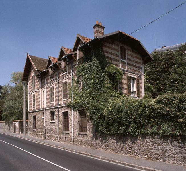 Le chalet Béthanie, conservé comme résidence d'été par la donatrice : façade sur le boulevard Henri-Barbusse.