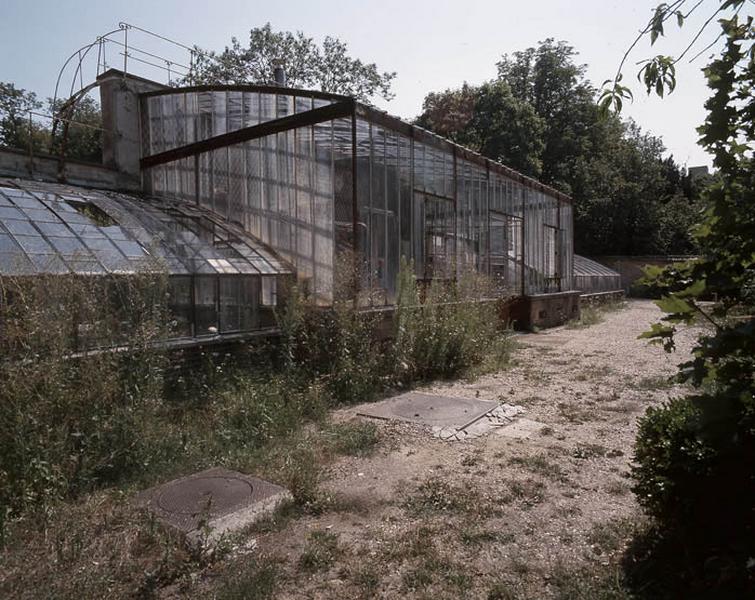 Partie centrale de la serre située dans l'ancien potager, au sud-ouest du bâtiment de la communauté.