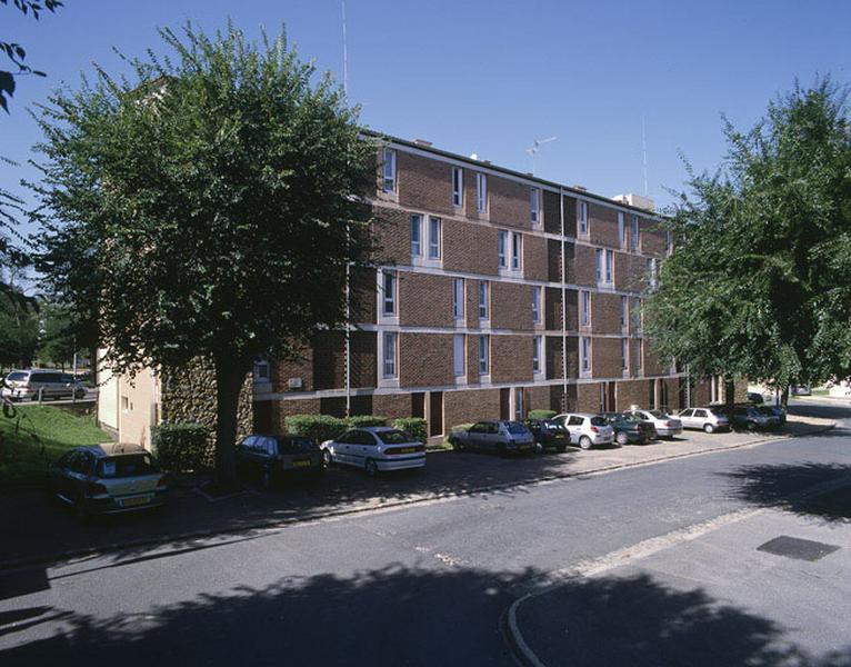 Façade sur la rue Ambroise-Croizat d'un bâtiment R+4.