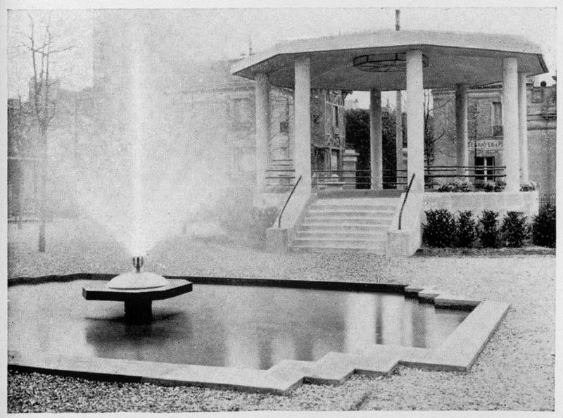 Vue du kiosque et du bassin dans le square, photographie, vers 1935.