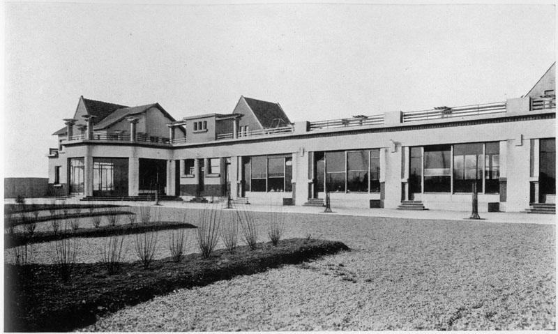 Vue d'ensemble du côté de l'école maternelle, photographie, vers 1935