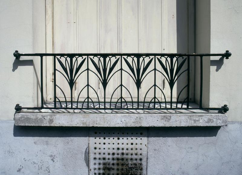 Garde-corps de l'immeuble, 16 rue Desgranges.