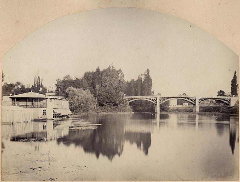 Bords de Marne. 'Le pont de Champigny'.