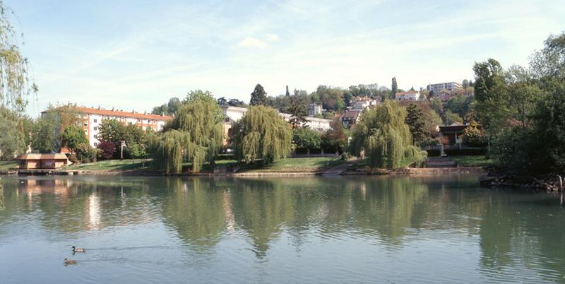 Bords de Marne au sud de la commune, le long du chemin de contre halage.
