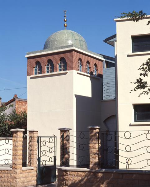 Vue d'ensemble depuis la rue.