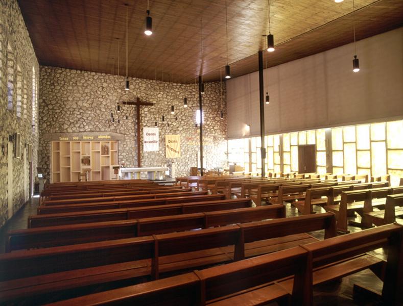 Vue intérieure de l'église dessinée en 1958.