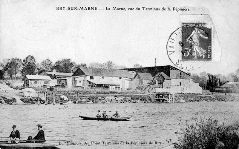Vue du terminus de la Pépinière, depuis la rive du Perreux au bord de la Marne.