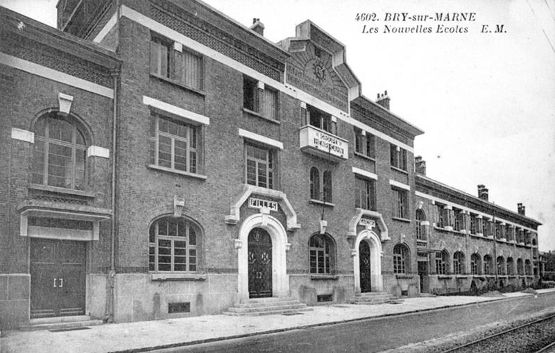 Vue d'ensemble des écoles Henri-Cahn, construites en 1930.