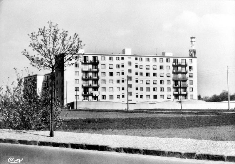 Vue de l'ensemble de logements Site et Parc construit sur le plateau durant les années 1950.