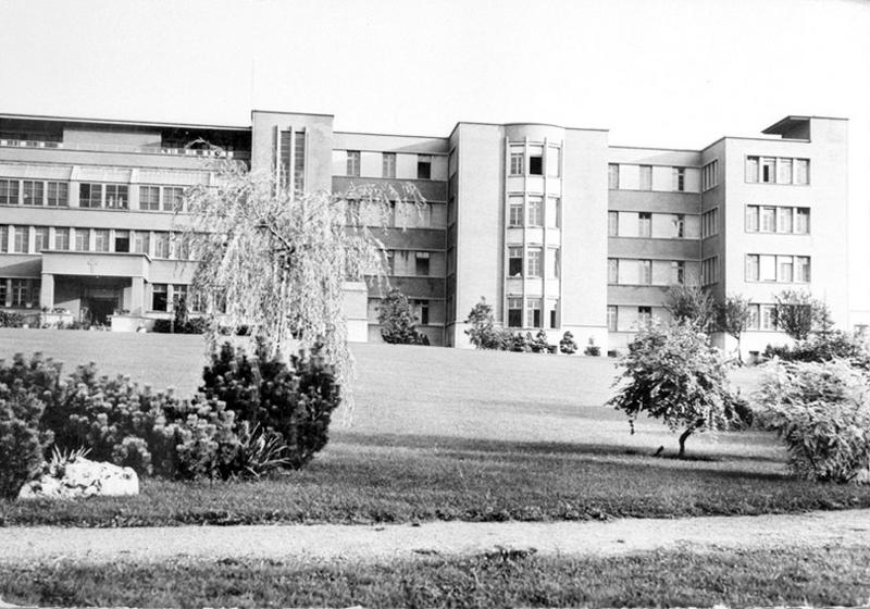 Vue de la première aile du bâtiment principal.