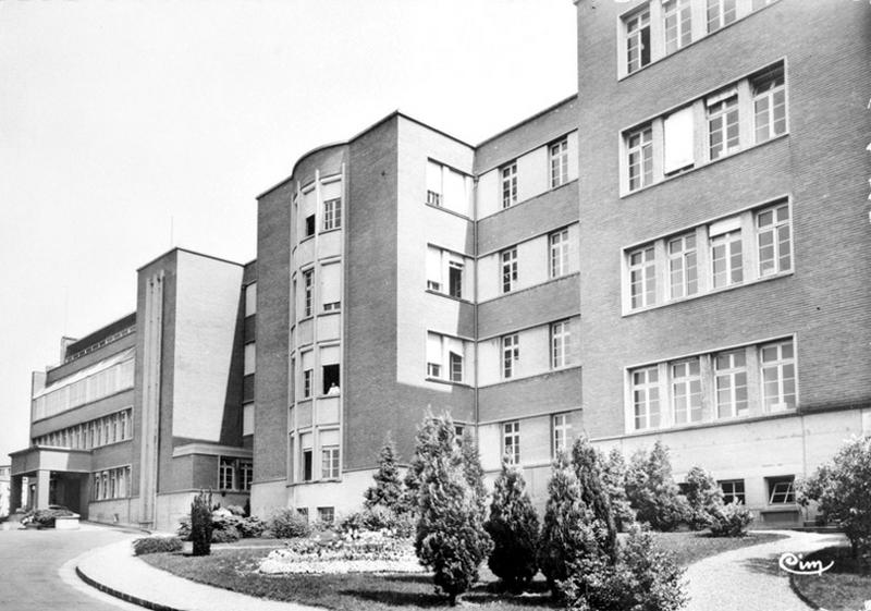 Vue de la première aile du bâtiment principal.