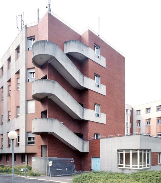 Détail d'une des adjonctions au bâtiment d'origine.