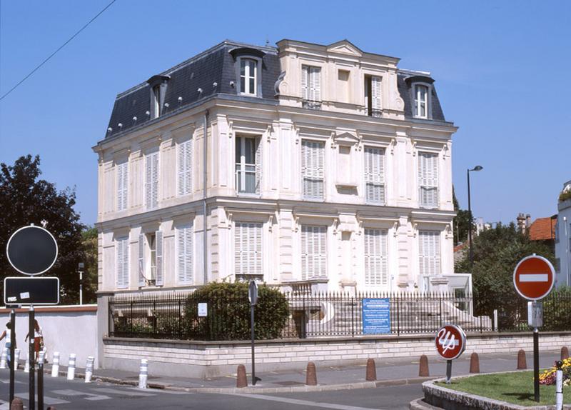 Vue d'ensemble de la maison aujourd'hui centre départemental de prévention médicale.