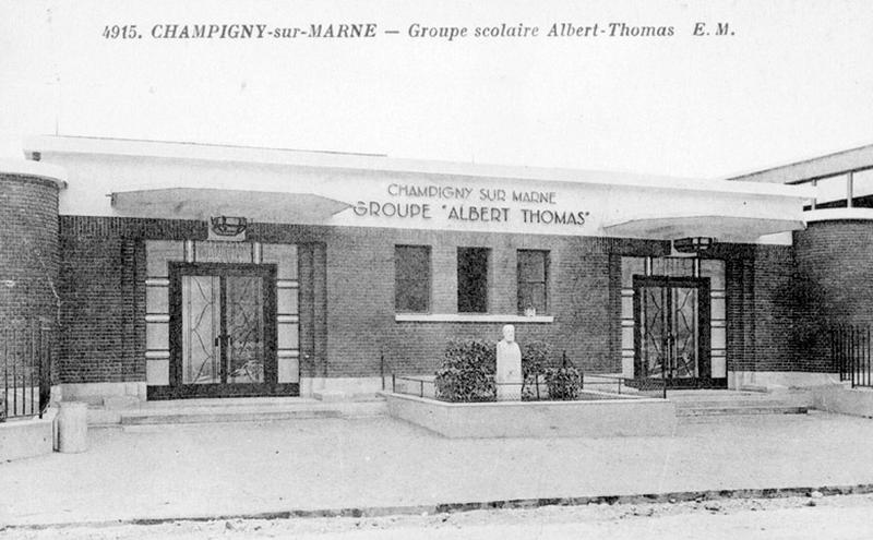 Vue des entrées du groupe scolaire Albert-Thomas.