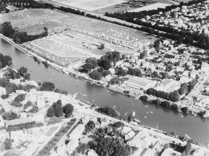 Vue aérienne du Pré-aux-Vaches et du terrain de camping avant l'implantation de l'autoroute A4.