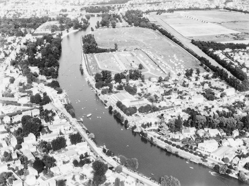 Vue aérienne du Pré-aux-Vaches et du quartier du Tremblay autour. Au loin, le viaduc de Nogent, au premier plan Nogent-sur-Marne et Joinville-le-Pont.