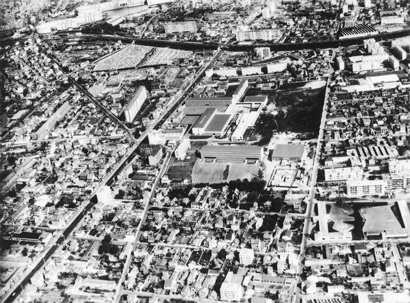 Vue aérienne au niveau de l'avenue Roger-Salengro, au centre les bâtiments des nouveaux lycées.