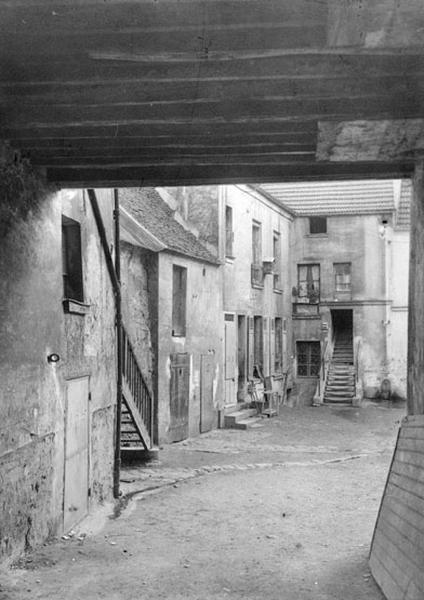 Cour au 72 Grande-Rue (aujourd'hui avenue Jean-Jaurès), détruite.