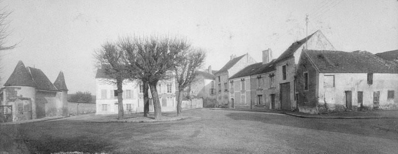 Place de l'ancien hameau de Coeuilly.