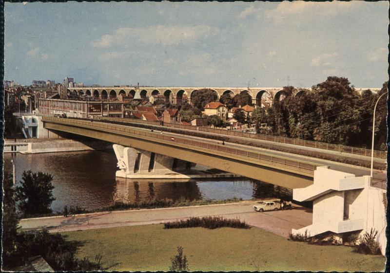 Le nouveau pont de Nogent, au second plan, le viaduc de Nogent.