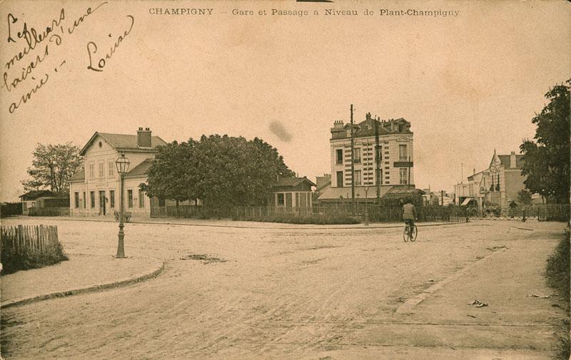 Gare et passage à niveau du Plant-Champigny.