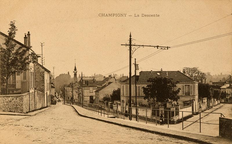 La descente, vue depuis le haut de la rue Albert-Thomas vers le centre-ville.