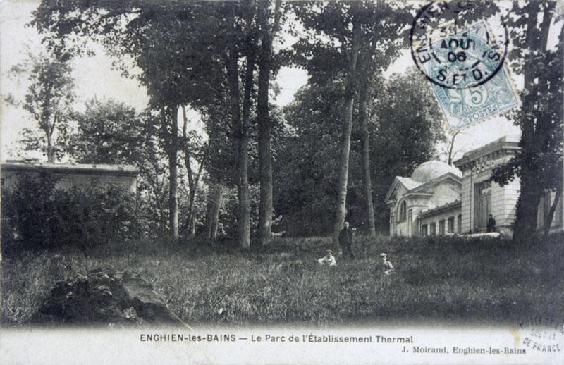 Vue du bâtiment d'hydrothérapie construit en 1899-1900, façade antérieure vue depuis le jardin.