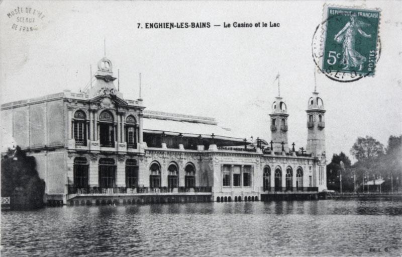 Nouveau casino de 1909. Vue d'ensemble de la façade sur le lac.