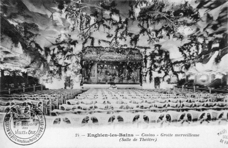 Casino navire. Salle de théâtre dite 'grotte merveilleuse' : vue intérieure des aménagements en forme de grotte.