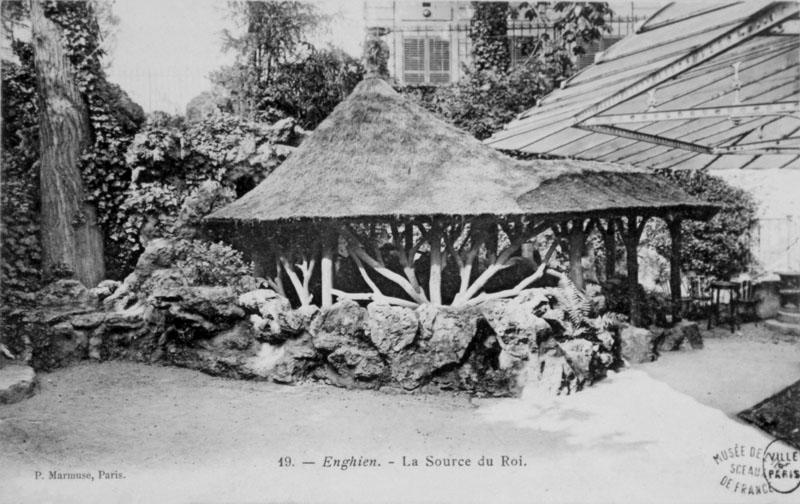 Vue d'ensemble du pavillon de la source du Roi.