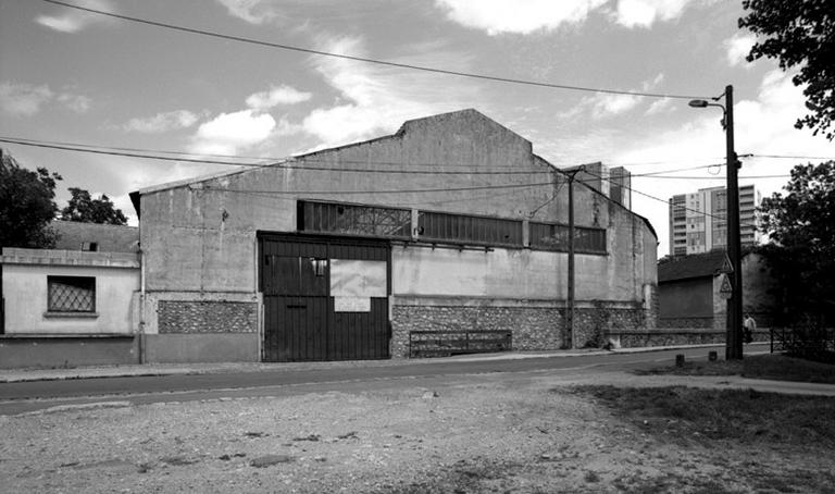 Entrepôt (désaffecté) des établissements Vendrand, en bordure de l'Almont, 28 rue des Fabriques.