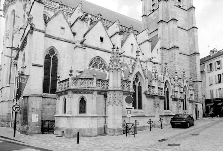 Elévation nord, sur la rue Sébastien-Roulliard, avec la sacristie néo-gothique.