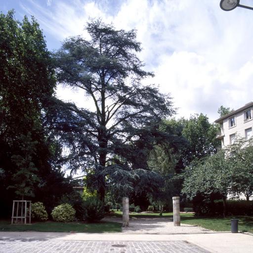 L'entrée du jardin botanique créé sur l'île Saint-Etienne au 19e siècle.