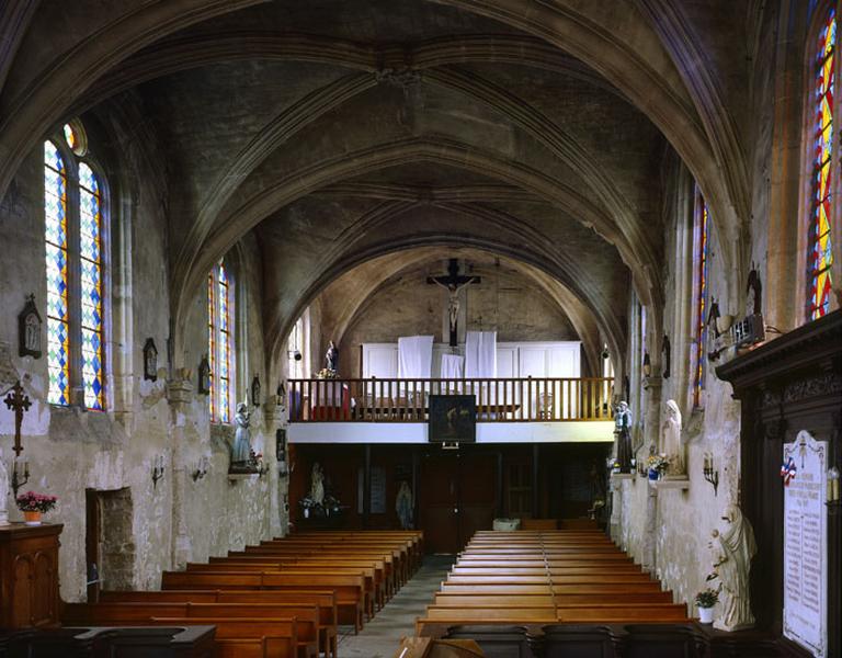 vue intérieure depuis le choeur en direction de la tribune