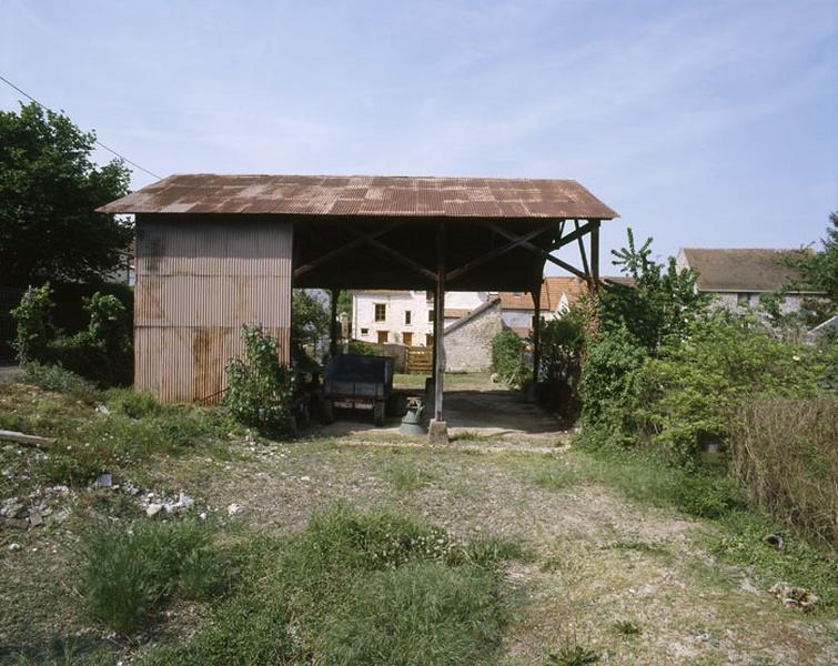 vue d'un hangar agricole