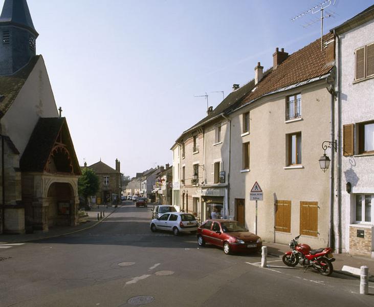 la place devant l'église